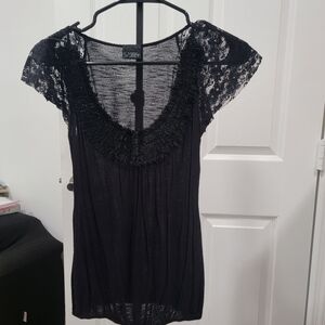 Daytrip Black Lace-Trim Scoop Neck Camisole